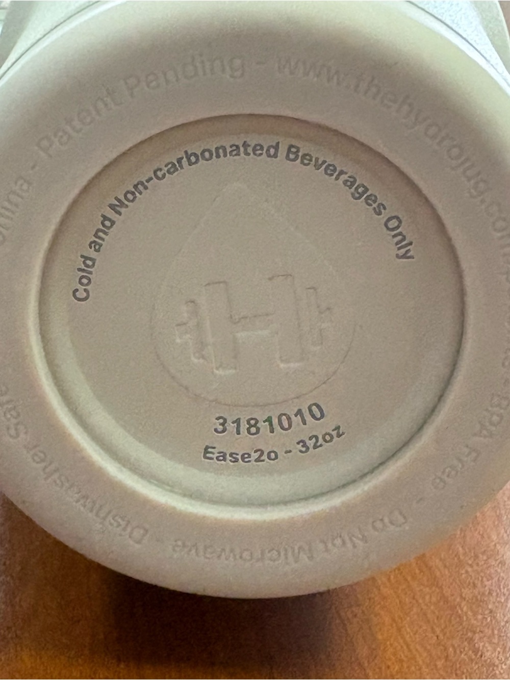Hydrojug Insulated Water Bottle - 32 oz, Dune or Linen, great condition, see pic - Picture 4 of 14